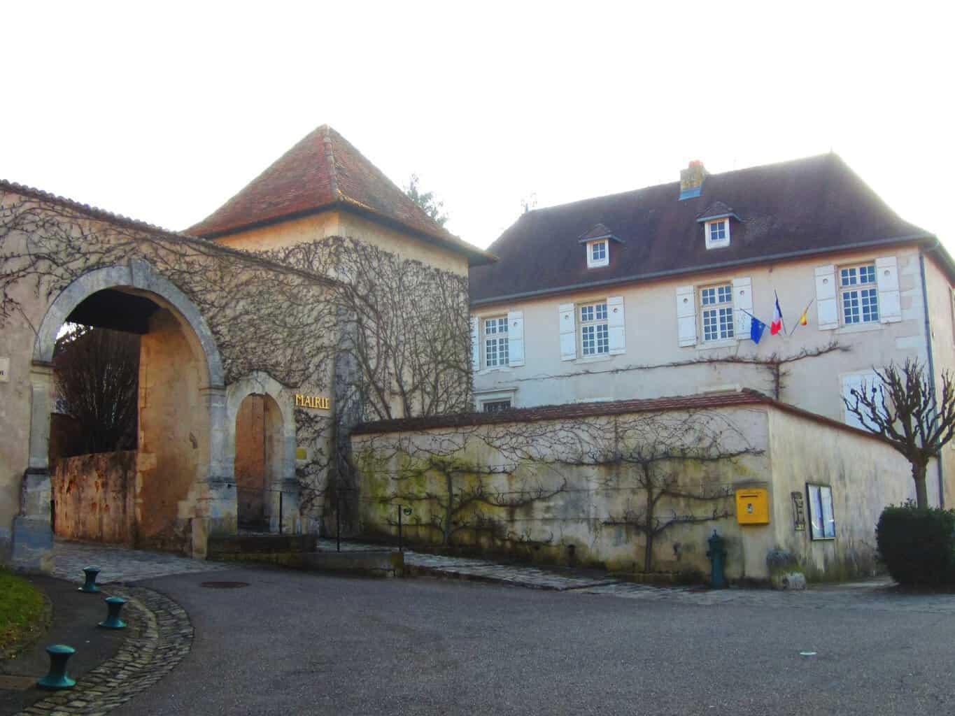 À 96 ans, elle lègue un million d’euros à son village : la condition unique d’un geste hors du commun