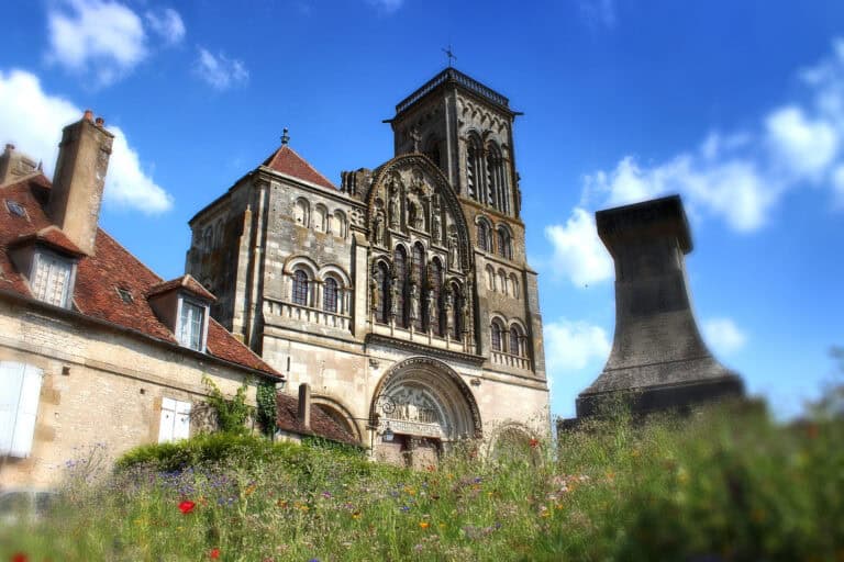 Découvrez ce village médiéval français classé au patrimoine mondial de l’UNESCO