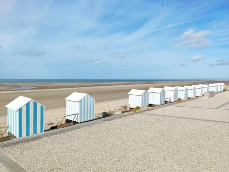 À seulement 18 kilomètres du Touquet, découvrez Neufchâtel-Hardelot, un village méconnu et enchanteur