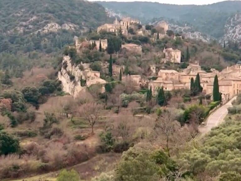 Un mystère vieux de 500 ans : pourquoi le village d&rsquo;Oppède-le-Vieux a-t-il été abandonné ?