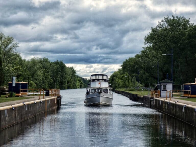 La Bretagne recherche des volontaires pour vivre dans des maisons éclusières et dynamiser le tourisme fluvial