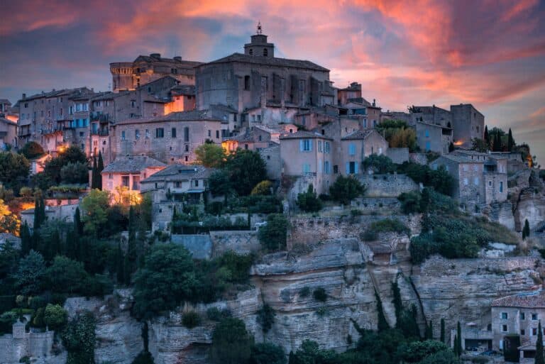 Gordes : le joyau provençal élu plus beau village du monde