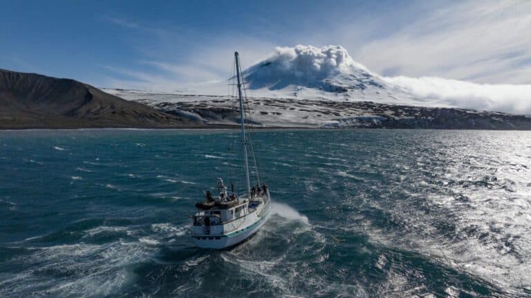 L&rsquo;incroyable découverte d&rsquo;un lac de lave sur une île déserte : les scientifiques confirment le 8e site mondial de ce phénomène rarissime