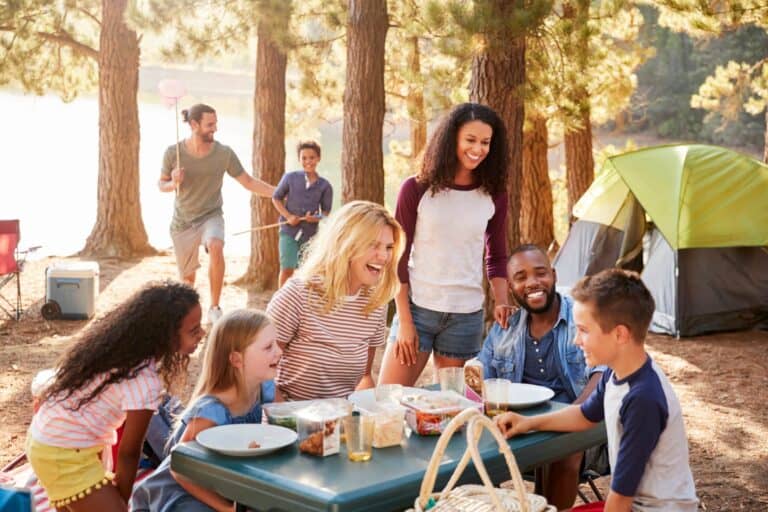 Tourisme de proximité : redécouvrir la France entre campings familiaux et patrimoine local