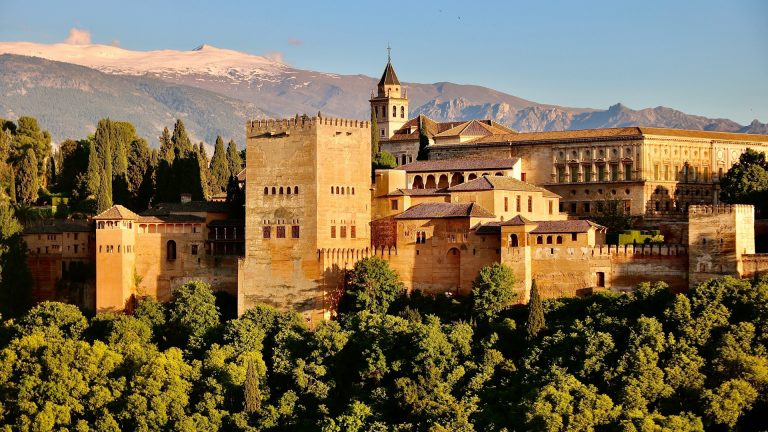 Les avantages d’avoir un véhicule pour visiter l’Andalousie